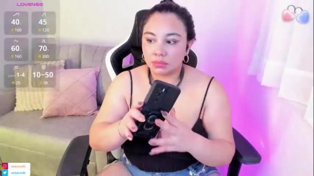 Image 4 of ambar_wells Stream on Chaturbate on 1 month ago