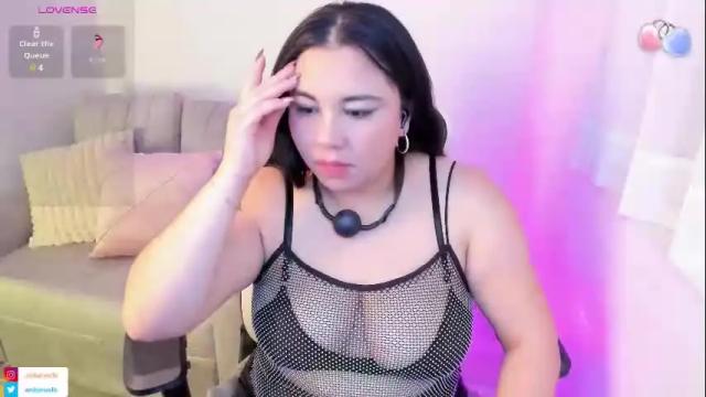 Image 4 of ambar_wells Stream on Chaturbate on 1 month ago