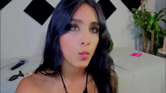 Image 4 of ambeer_rousess Stream on Chaturbate on 2 months ago