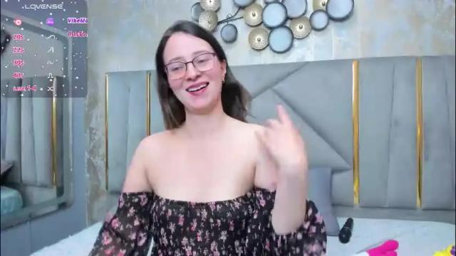Image 3 of ambeerrwood_ Stream on Chaturbate on 1 month ago