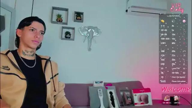 Image 4 of amber_adams_ Stream on Chaturbate on 17 days ago