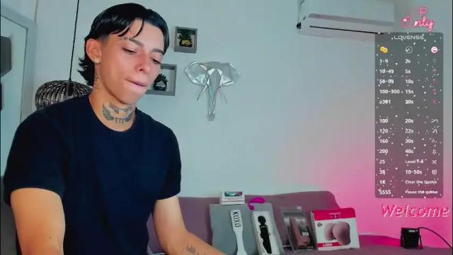 Image 7 of amber_adams_ Stream on Chaturbate on 17 days ago