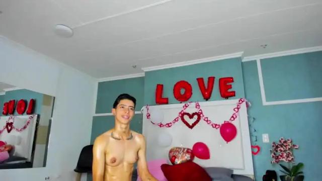 Image 3 of amber_adams__ Stream on Chaturbate on 15 months ago
