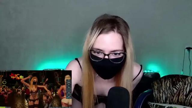 Image 8 of amber_candyfloss Stream on Chaturbate on 16 months ago