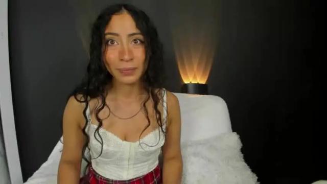 Image 6 of amber_curly Stream on Chaturbate on 20 months ago