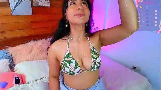 Image 10 of amber_curly Stream on Chaturbate on 5 months ago