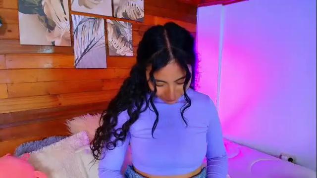 Image 12 of amber_curly Stream on Chaturbate on 5 months ago