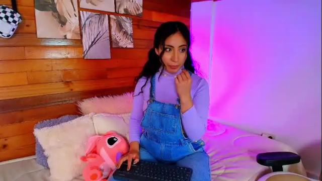 Image 2 of amber_curly Stream on Chaturbate on 5 months ago