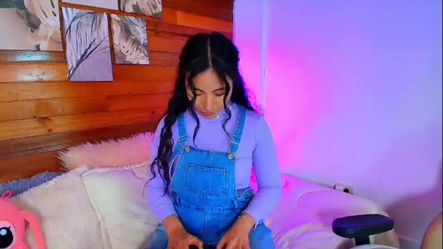 Image 7 of amber_curly Stream on Chaturbate on 5 months ago