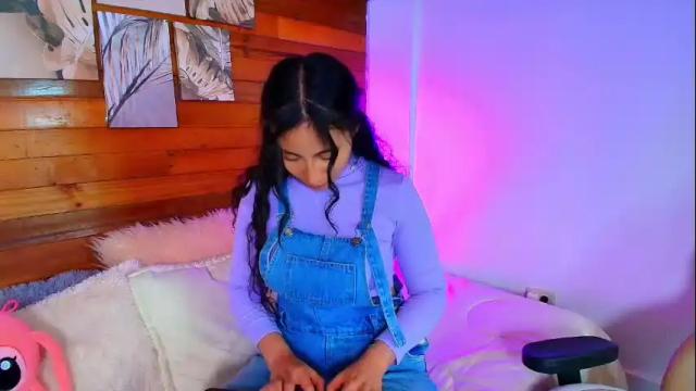 Image 8 of amber_curly Stream on Chaturbate on 5 months ago