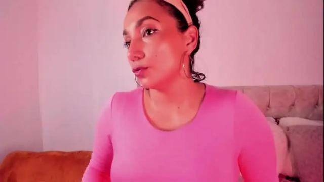 Image 2 of amber_demons Stream on Chaturbate on 1 month ago