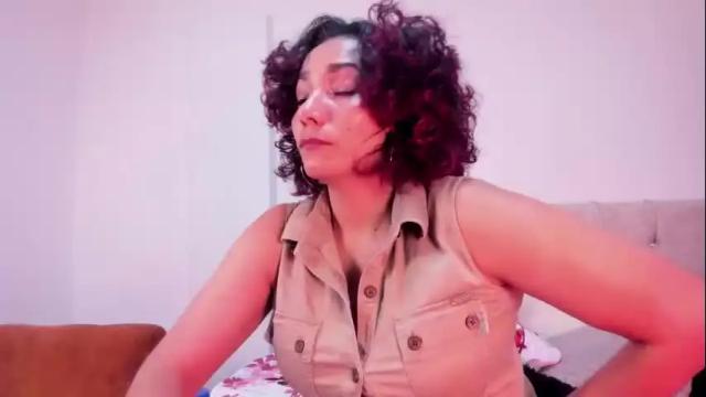 Image 4 of amber_demons Stream on Chaturbate on 1 month ago
