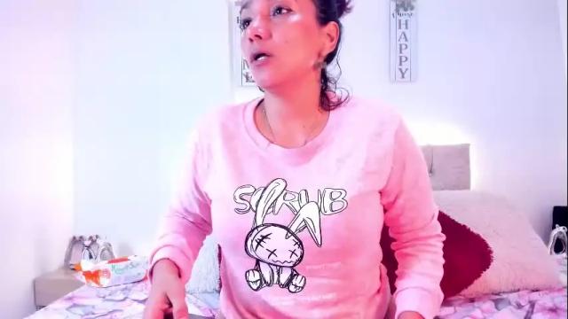 Image 3 of amber_demons Stream on Chaturbate on 19 days ago