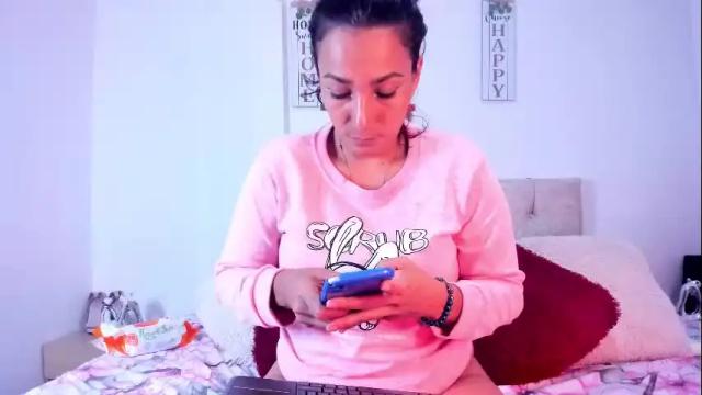 Image 4 of amber_demons Stream on Chaturbate on 19 days ago