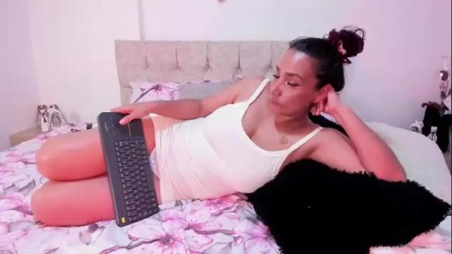 Image 2 of amber_demons Stream on Chaturbate on 1 day ago
