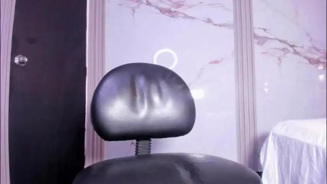 Image 2 of amber_diior Stream on Chaturbate on 1 month ago