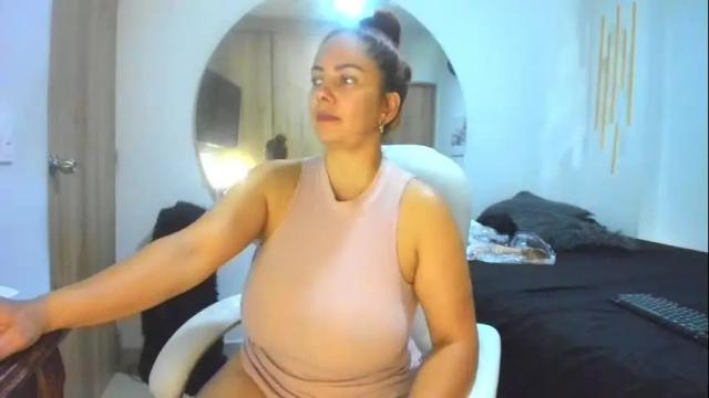 Image 10 of amber_disney Stream on Chaturbate on 1 month ago