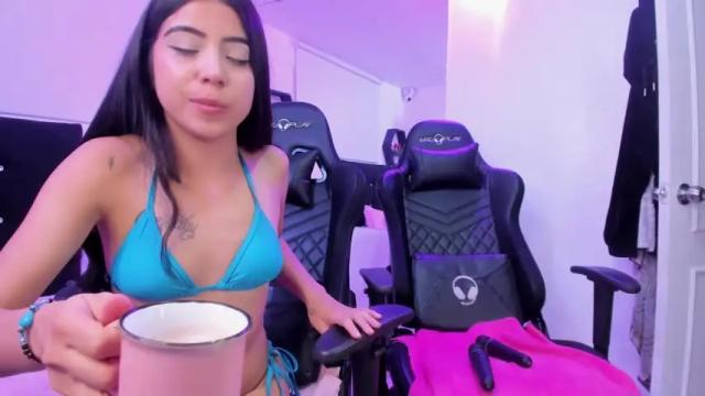 Image 12 of amber_hiill Stream on Chaturbate on 19 months ago