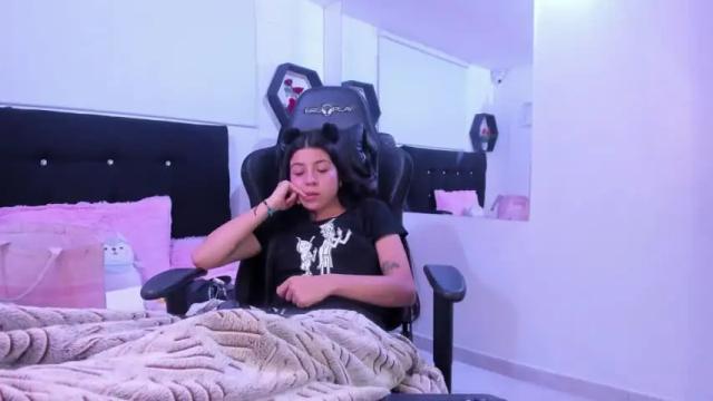 Image 12 of amber_hiill Stream on Chaturbate on 19 months ago