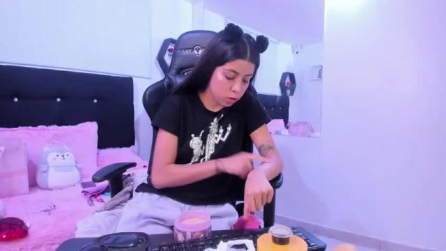 Image 2 of amber_hiill Stream on Chaturbate on 19 months ago