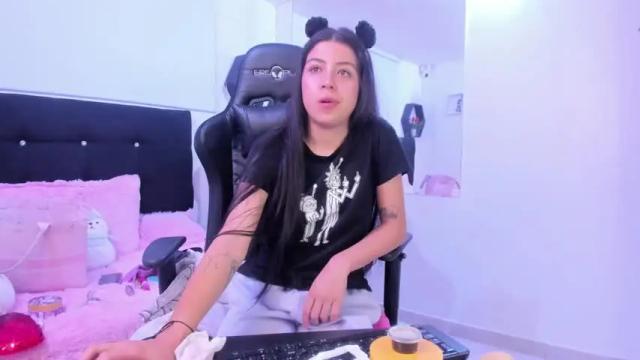 Image 4 of amber_hiill Stream on Chaturbate on 19 months ago