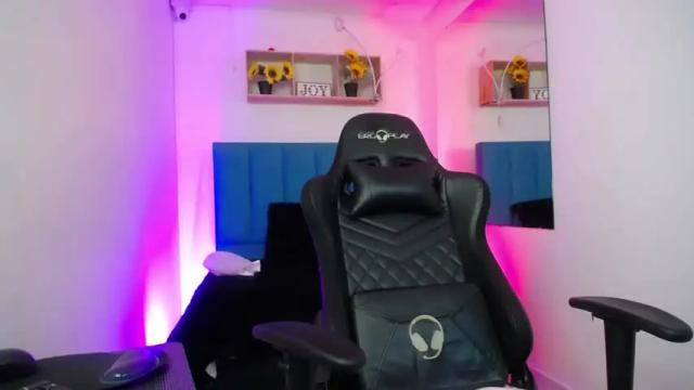 Image 12 of amber_hiill Stream on Chaturbate on 18 months ago