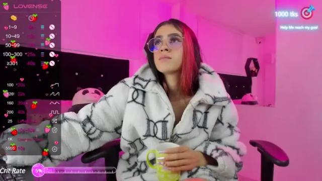 Image 10 of amber_hiill Stream on Chaturbate on 18 months ago