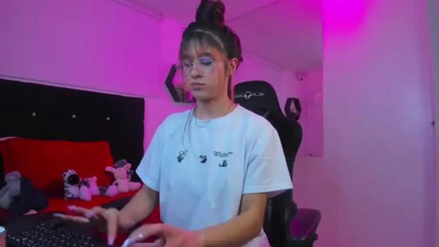 Image 8 of amber_hiill Stream on Chaturbate on 18 months ago