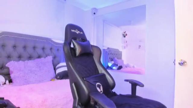 Image 12 of amber_hiill Stream on Chaturbate on 18 months ago