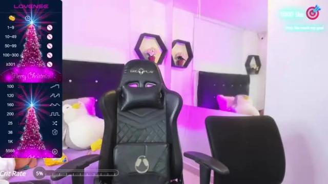Image 12 of amber_hiill Stream on Chaturbate on 18 months ago