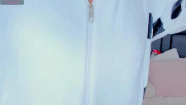 Image 12 of amber_villalobos Stream on Chaturbate on 12 months ago