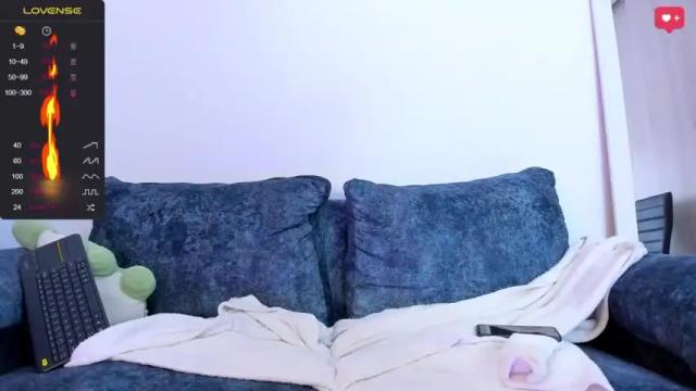 Image 3 of ambercruisse Stream on Chaturbate on 15 months ago