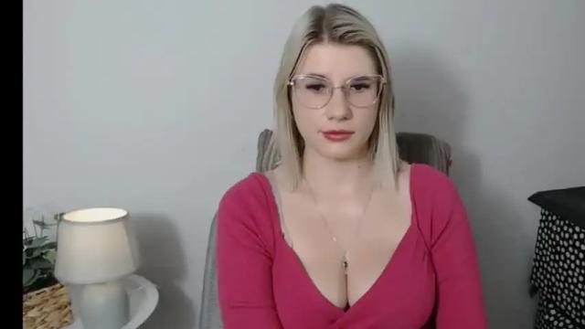 Image 12 of ambercuteflirt Stream on Chaturbate on 17 months ago