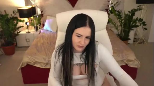 Image 10 of amberdismond Stream on Chaturbate on 10 days ago