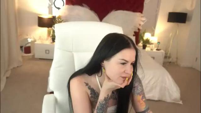 Image 10 of amberdismond Stream on Chaturbate on 2 months ago