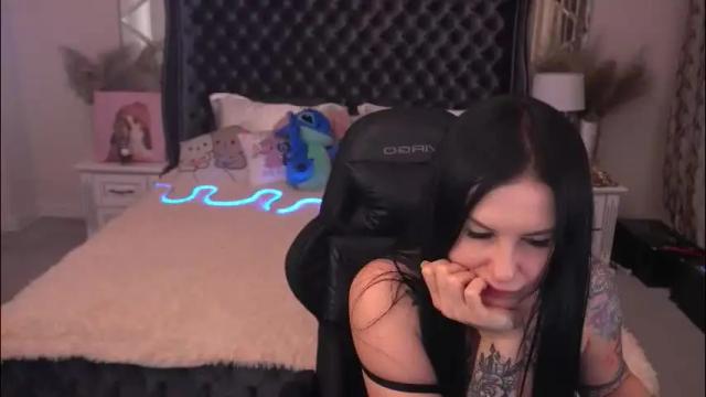 Image 10 of amberdismond Stream on Chaturbate on 2 months ago