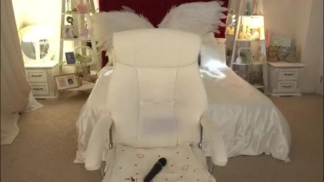 Image 2 of amberdismond Stream on Chaturbate on 2 months ago