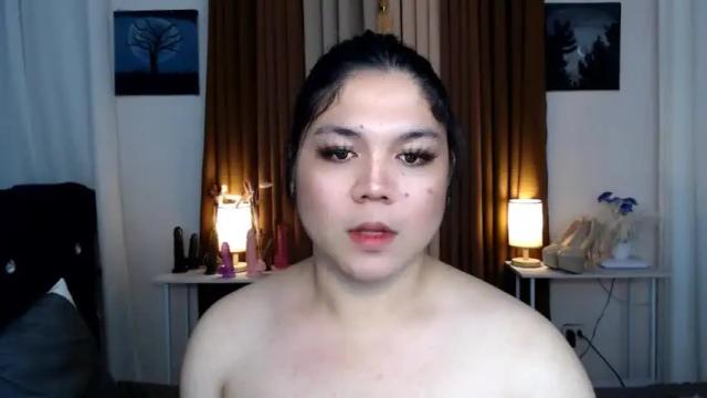 Image 10 of amberhugecock Stream on Chaturbate on 15 months ago