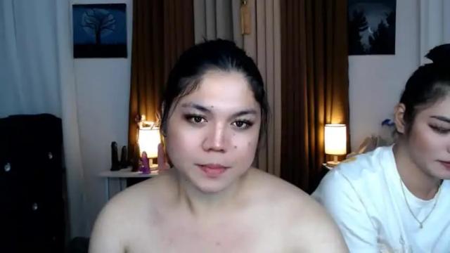 Image 4 of amberhugecock Stream on Chaturbate on 15 months ago
