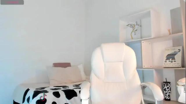 Image 10 of ambermiller04 Stream on Chaturbate on 2 months ago