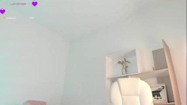 Image 2 of ambermiller04 Stream on Chaturbate on 2 months ago