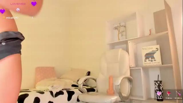 Image 10 of ambermiller04 Stream on Chaturbate on 1 month ago