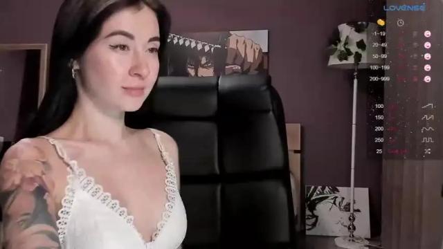Image 12 of amberr_moon Stream on Chaturbate on 18 months ago