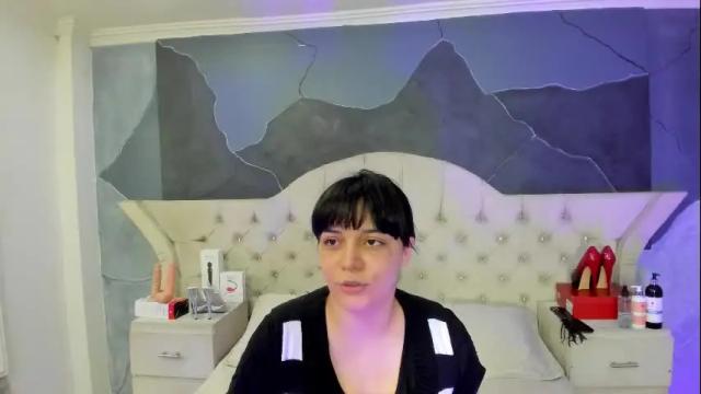 Image 3 of amberrgrey_ Stream on Chaturbate on 1 month ago