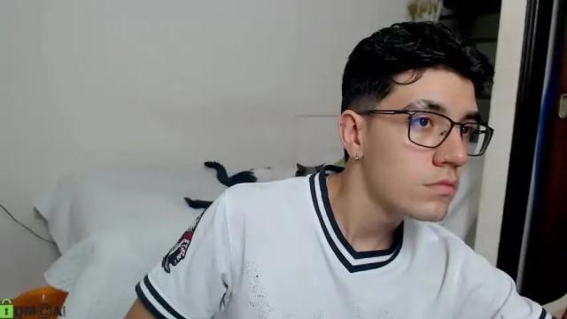 Image 3 of ameli_and_lucas Stream on Chaturbate on 15 months ago