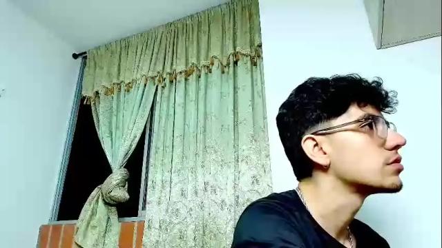 Image 12 of ameli_and_lucas Stream on Chaturbate on 11 days ago