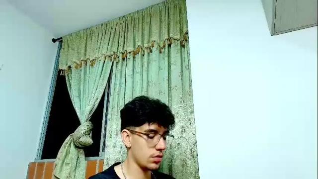 Image 3 of ameli_and_lucas Stream on Chaturbate on 11 days ago