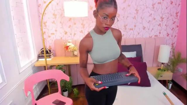 Image 10 of amelia_adms Stream on Chaturbate on 1 month ago