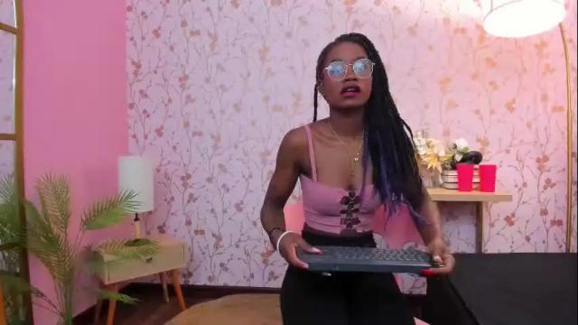 Image 2 of amelia_adms Stream on Chaturbate on 20 days ago