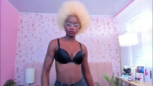 Image 3 of amelia_adms Stream on Chaturbate on 25 days ago